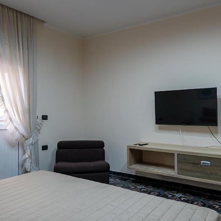 Royal Aparthotel Влёра Экстерьер фото