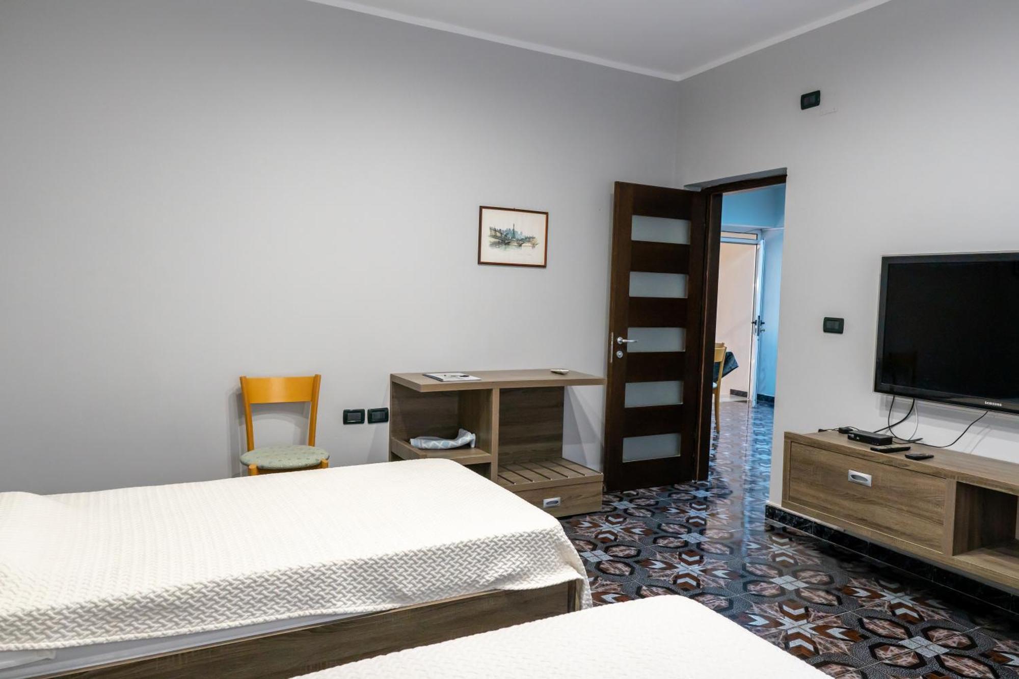 Royal Aparthotel Влёра Экстерьер фото
