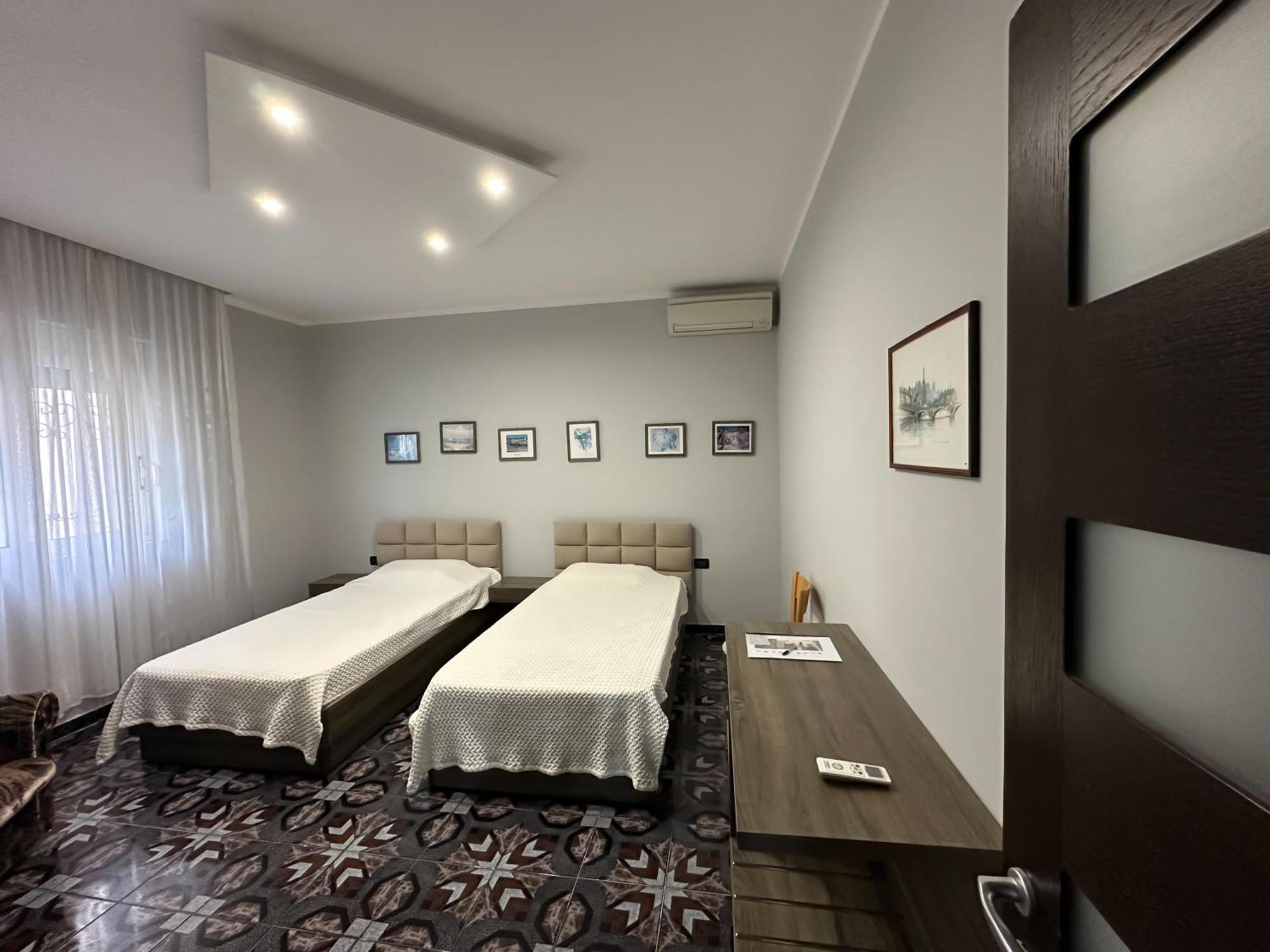 Royal Aparthotel Влёра Экстерьер фото