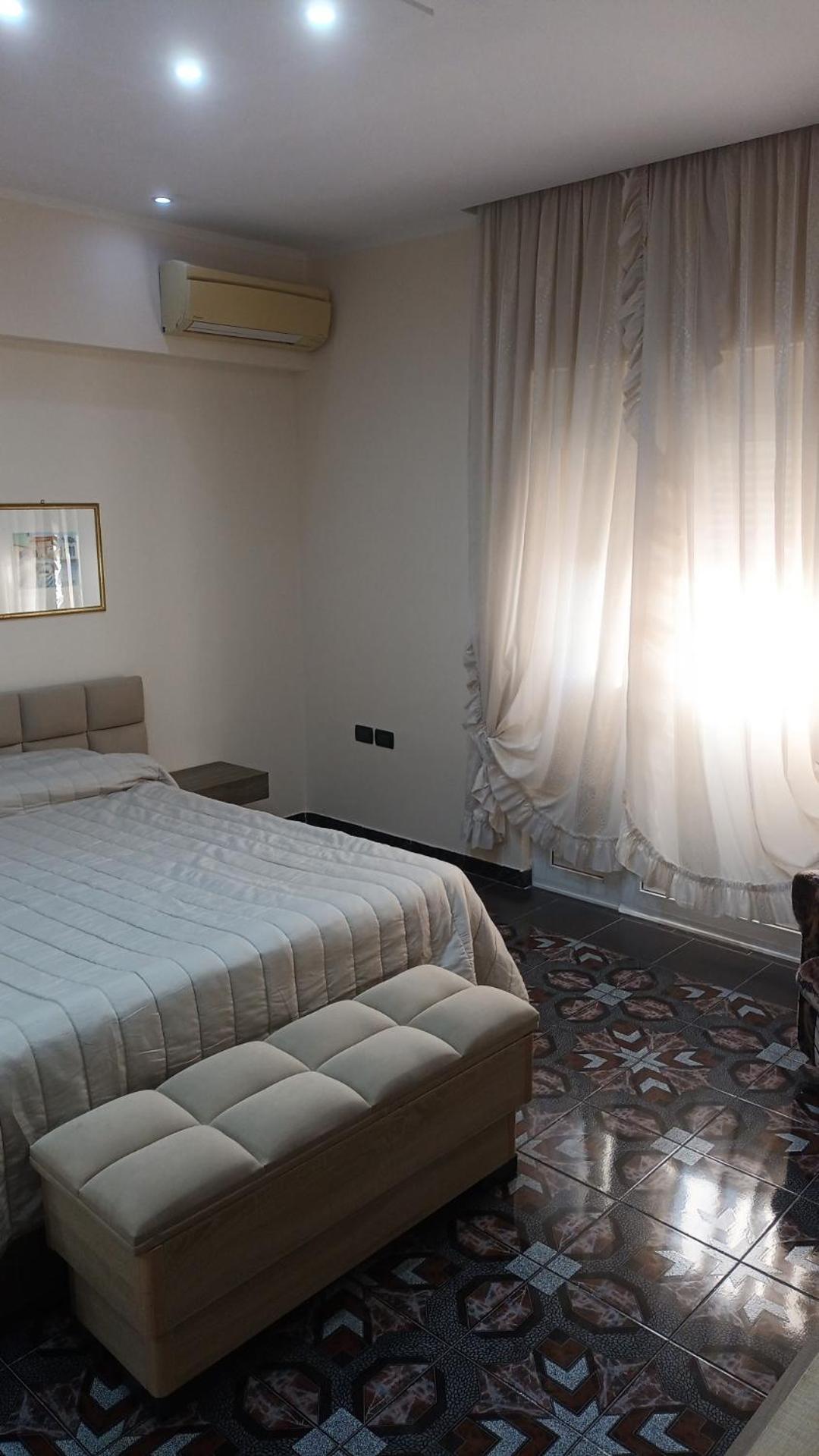 Royal Aparthotel Влёра Экстерьер фото